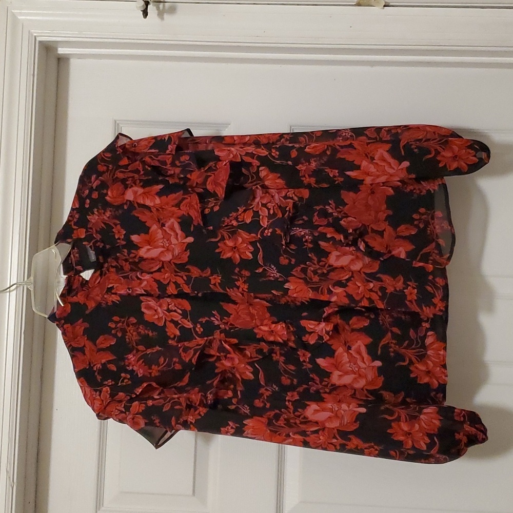 Vince Camuto Womans m black red blouse with flare long Sleeve new with tag